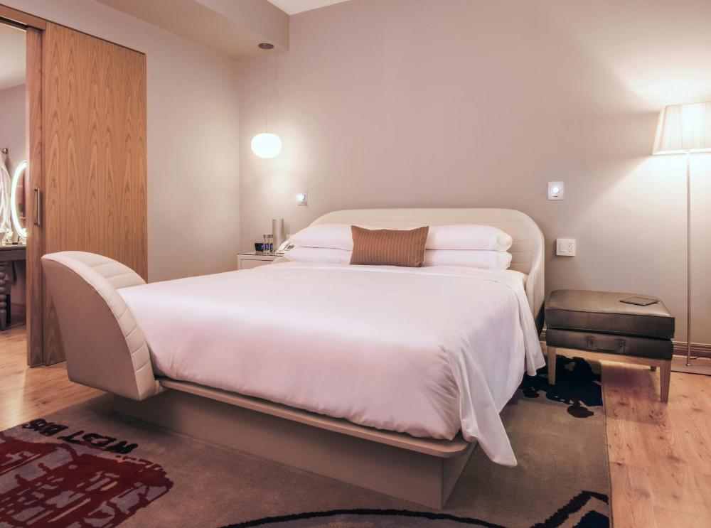 Deluxe King Studio interior